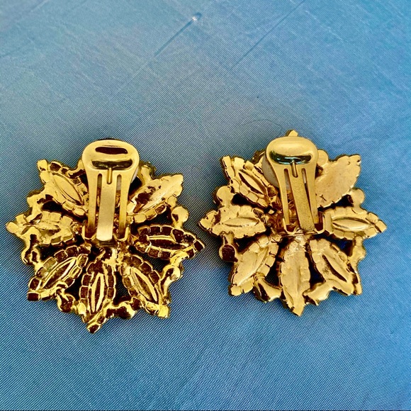 Vintage Rhinestone Clip On Earrings - Picture 6 of 8